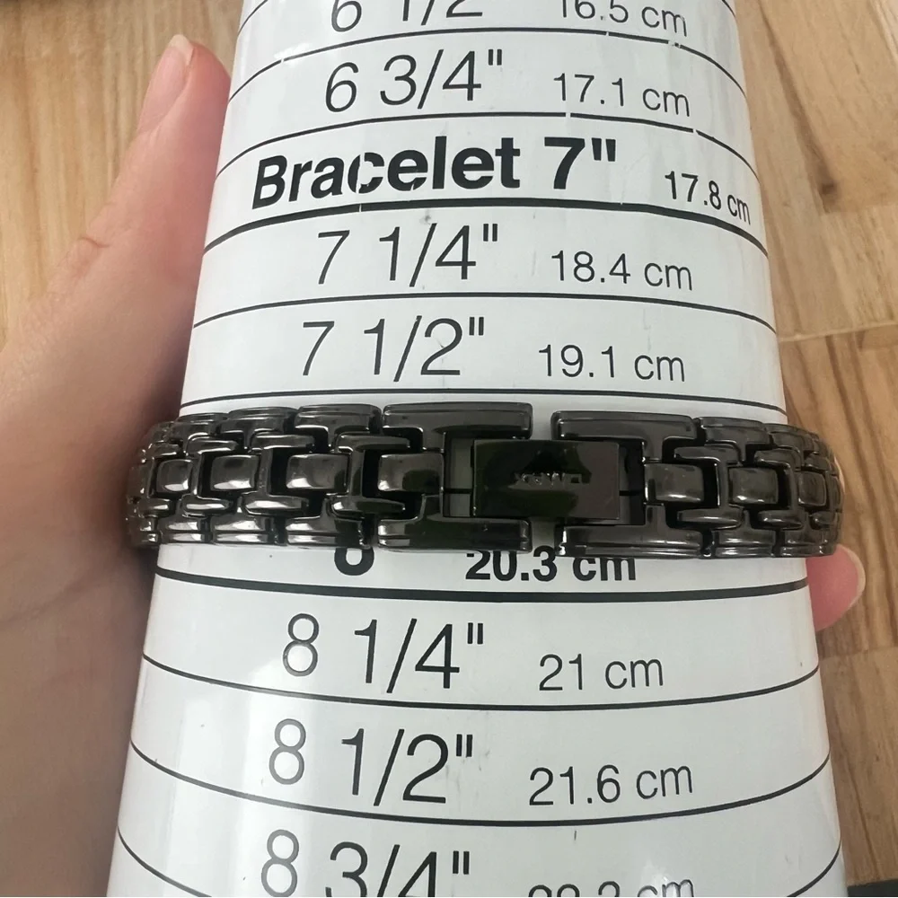 Omax ladies dress watch NEW BATTERY
